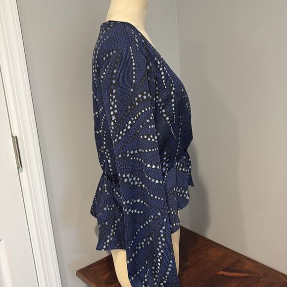 BCBGENERATION Long-Sleeve Twist-Front Peplum Top Size M - Picture 5 of 13